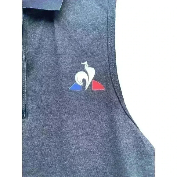 Le Coq Sportif Golf Sleeveless Size Large with magnetic closure buttons. - Picture 3 of 5